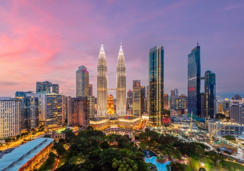 Malezyjska stolica w cenie marzeń ✨🌆 Loty do Kuala Lumpur z dużym bagażem od 2112 PLN 🧳🌴