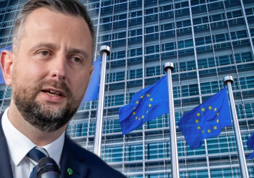 Fala komentarzy po zatwierdzeniu SAFE. 