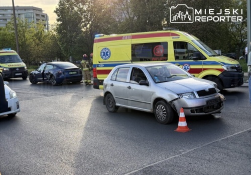 Poważne zderzenie na Mokotowie. Dwie osoby przewiezione do szpitala