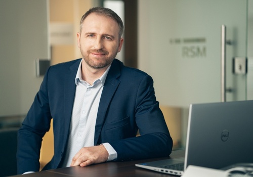Oracle NetSuite wspiera centralizację danych biznesowych, szybsze decyzje i zmianę funkcji finansów w organizacji