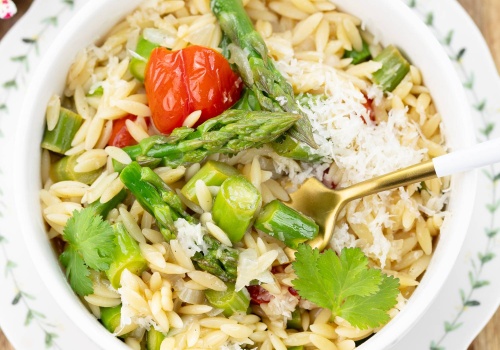 Makaron orzo ze szparagami