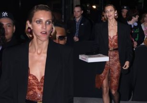 Anja Rubik przebrała się po Met Gali w brązowe koronki i skoczyła... po pizzę. Ikona? (ZDJĘCIA)