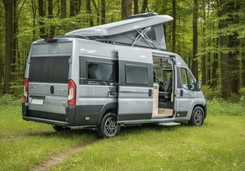 Ten gigantyczny kamper od Toyoty to twój nowy dom. Poznaj potężne Tanuki!