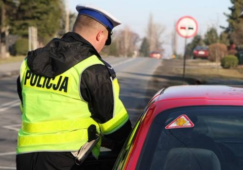 Nocny rajd ulicą Nowodąbrowską. Kierowca BMW pomylił ulice z autostradą.