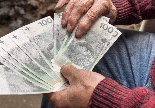 Skarżył się na niską emeryturę. Chciał 500 zł alimentów od syna. Sąd wydał wyrok