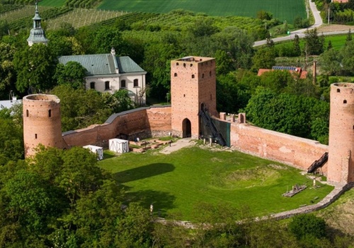 Zamek Czersk. Dawna rezydencja książąt mazowieckich i winnice Bony Sforzy