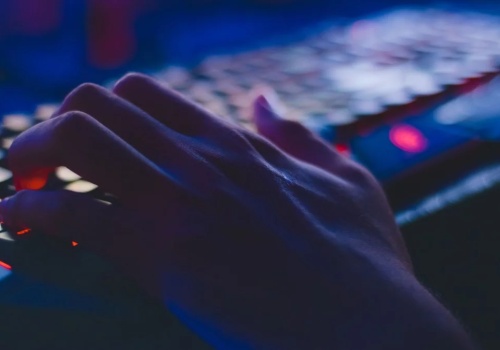 Myślał, że odzyska 10 tysięcy dolarów. Stracił prawie 19 tysięcy złotych