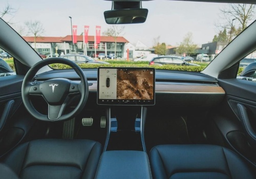 Tesla znów ma problem. 219 tys. aut z wadliwą kamerą cofania