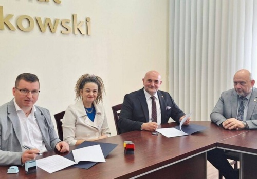 Orlik w Czarnocinie nadal dla mieszkańców. Powiat i gmina podpisały porozumienie