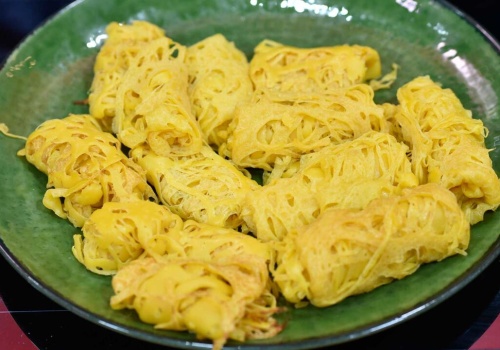 Malezyjskie placki jak z koronki. Podane z curry znikają z talerza błyskawicznie