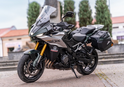Majowa oferta Suzuki: GSX-S1000GX i V-Stromy z pakietami akcesoriów w cenie