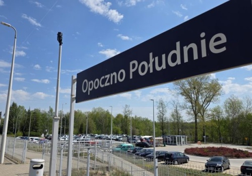 Nowoczesny dworzec kolejowy w Opocznie. Pasażerowie zgodnie przyznają: „Dworzec jest potrzebny”