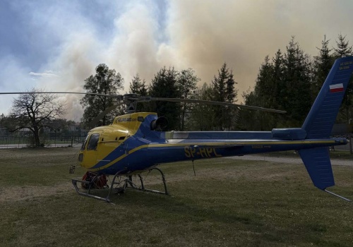 Bielska firma w akcji przy ogromnym pożarze na Lubelszczyźnie. Gaszą z pomocą śmigła i bambi bucket
