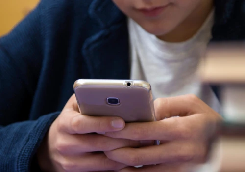 Walka z dezinformacją medyczną także w szkołach. Od września 