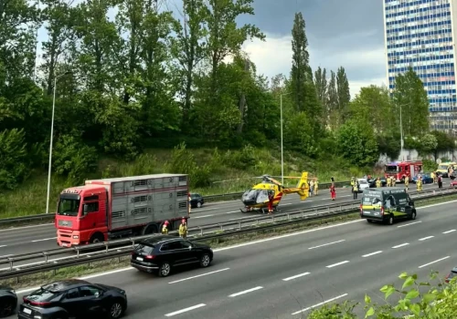 Wypadek na autostradzie A4. Dwie osoby ranne, lądował LPR