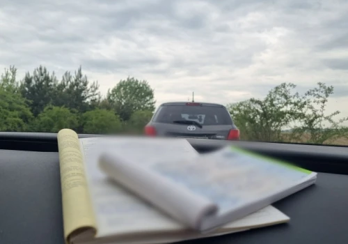 Przekroczył prędkość, próbował przekupić policjantów