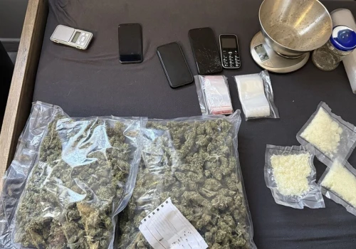 Ponad kilogram narkotyków w domu 17-latka. Tymczasowy areszt, grozi mu 10 lat więzienia