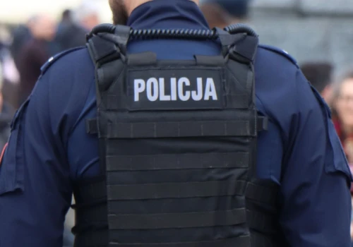 Policja zatrzymała mieszkańca Krakowa. Recydywista usłyszał pięć zarzutów