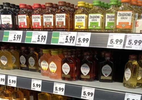 Kaucja na „małpki”? Problemem nie jest 50 groszy za buteleczkę