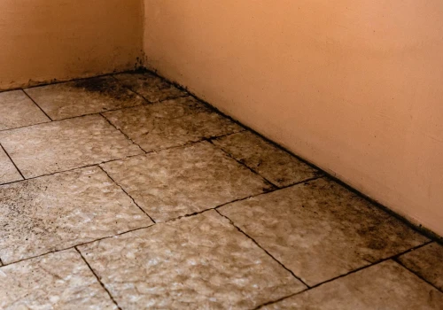 Balkon po zimie wyglądał fatalnie. Wystarczyło jedno popołudnie i nie poznaję tej podłogi