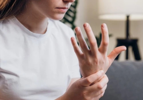 Zwykły upadek spowodował złamania. Żona Macieja Stuhra usłyszała diagnozę