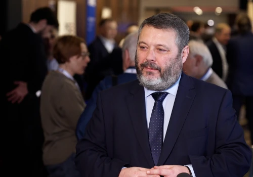 Inwestycje operatorów i stabilne regulacje kluczowe dla rozwoju rynku telekomunikacyjnego. Rośnie znaczenie suwerenności technologicznej