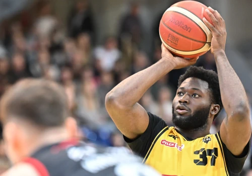 Porażki pomorskich koszykarzy w ostatniej kolejce. Derby Trójmiasta najwcześniej w finale