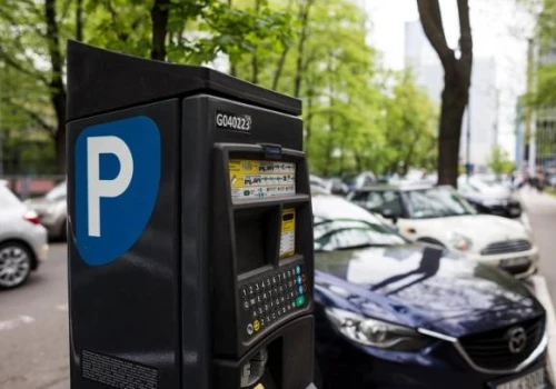 Nowy system parkingowy przy plażach w Chicago. Szlabany i kamery na parkingach nad jeziorem