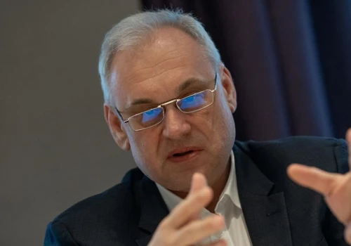 Rezultaty Asbisu są znacznie lepsze od oczekiwań. Pomogły inwestycje w infrastrukturę AI