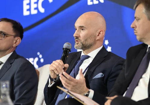Polskie firmy nawet trzy razy dłużej kupują rozwiązania AI, niż je później wdrażają