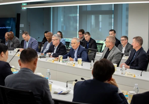 Hanwha gościła delegację amerykańską pod przewodnictwem emerytowanego admirała Harrisa