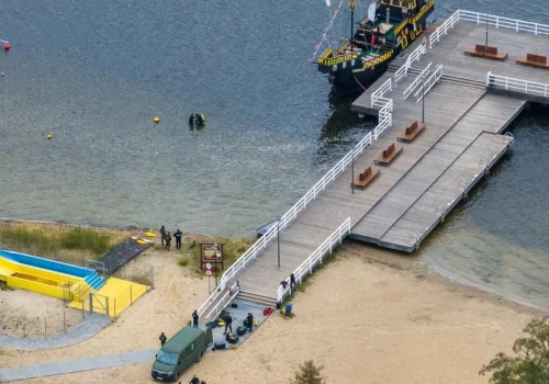 Policja i saperzy prowadzą działania w Charzykowach. Mieszkańcy musieli opuścić domy