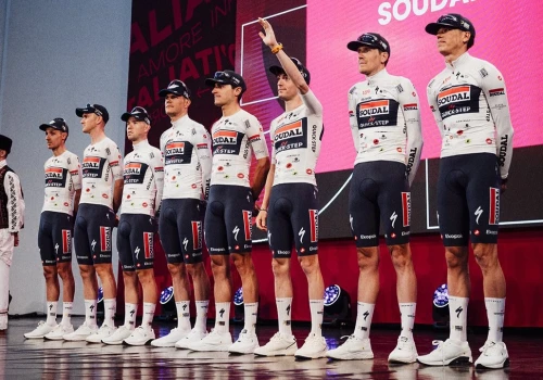 Giro d’Italia 2026: Soudal Quick-Step i Team Picnic PostNL pojadą w specjalnych strojach