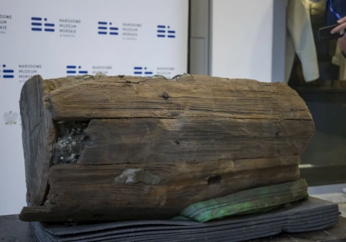 Drewniana beczka z dna Bałtyku