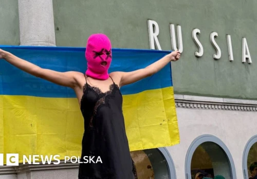 'Cieszcie się sztuką. Nie myślcie o wojnie': sprzeciw wobec powrotu Rosji na weneckie Biennale