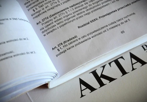 Stary Sącz: Złodzieje drogich perfum mogą trafić za kratki na kilka lat