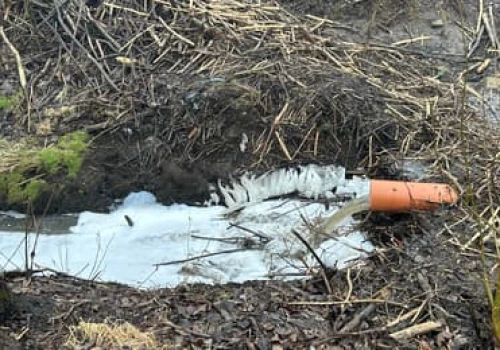 Lotnisko Balice od lat zatruwa rzekę. Mieszkańcy alarmują, a port ich pozywa