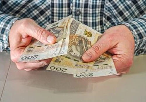 Ile trzeba zarabiać na 8 tys. zł emerytury? Oto wyliczenia