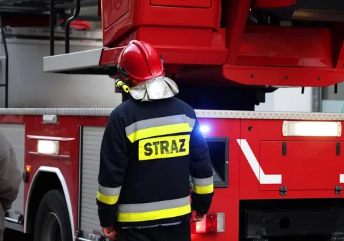 Potężny pożar hostelu na Kaszubach, w budynku butle z gazem. Są ranni