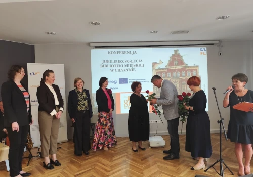 80 lat Biblioteki Miejskiej w Cieszynie. Jubileusz wspomnień, podziękowań i wyróżnień dla zasłużonych bibliotekarek | ZDJĘCIA