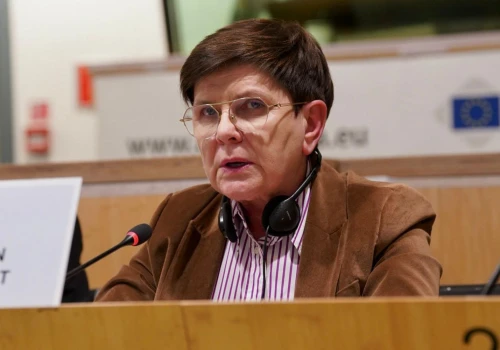 Beata Szydło miała zostać przesłuchana w Rzeszowie. Prokurator czekał ponad godzinę