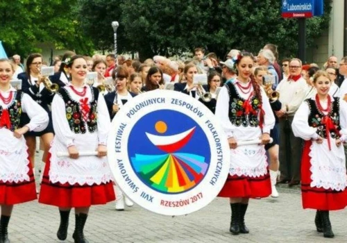 Zespoły folklorystyczne z trzech kontynentów przybędą w lipcu na festiwal polonijny