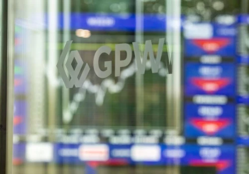 Poza KGHM komplet czerwieni w WIG20. Biedronka dołuje kursy handlówek, a jastrzębi prezes NBP nie zachęcił do kupna banków