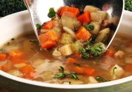Wlej odrobinę do zupy jarzynowej. Podkręci jej smak lepiej niż popularna maggi
