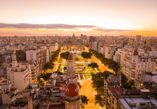 Miasto, które nie zna ciszy 🌃💃 Loty do Buenos Aires od 2806 PLN 🤩 🍷