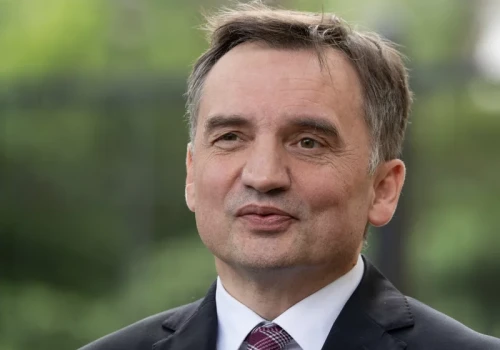 Miał mówić o pożarze, a wychwalał Ziobrę i Romanowskiego. „Trzeba chylić czoła”