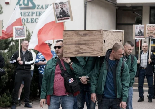 Trumna pod ZUS. Pracownicy mają dość