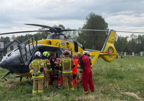 Groźny wypadek na budowie w Biadolinach Szlacheckich. Na miejsce wezwano śmigłowiec LPR