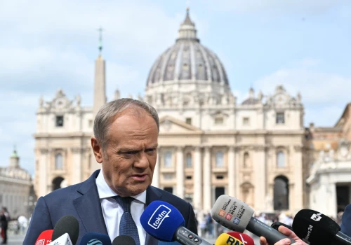 Nagonka na Kościół jak za PRL, a Tusk w Watykanie udaje anioła