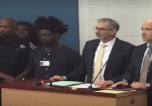 Kodak Black przyszedł na salę sądową w więziennym stroju, obstawiony prawnikami